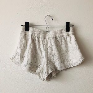 Aritzia Maywood Lace Shorts - Medium